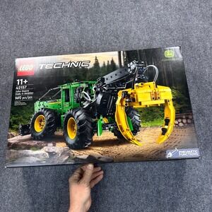 LEGO Technic John Deere 948L-II Skidder 42157 11+ 1492 Pieces - Retired